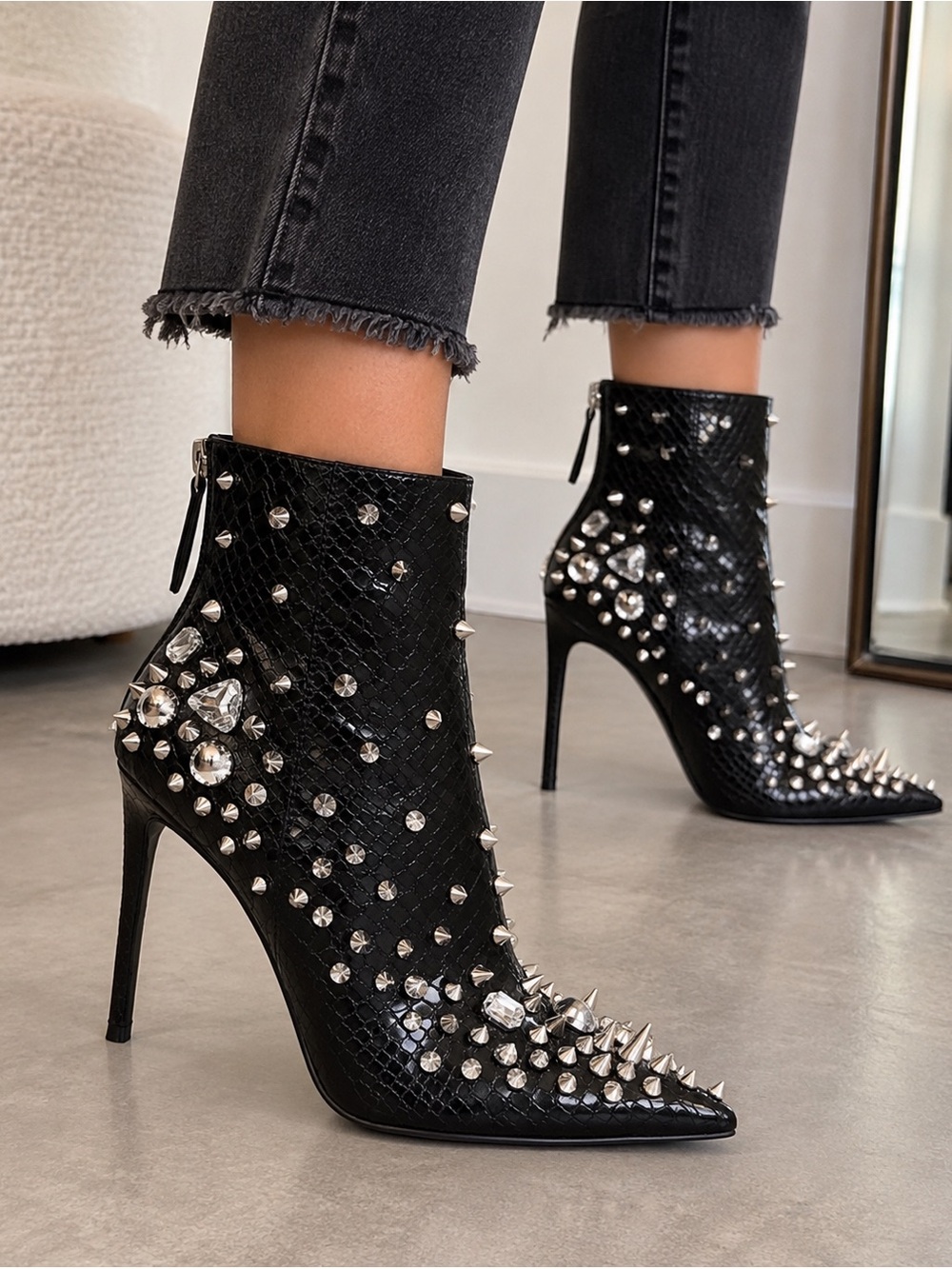 Steve Madden Viceroy Black Studded Rhinestone Stiletto Ankle Booties Size 7.5